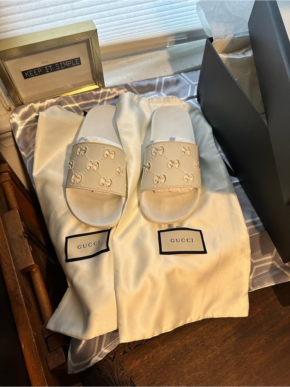 Authentic Gucci White GG Embossed Slide Sandals - Picture 3 of 15